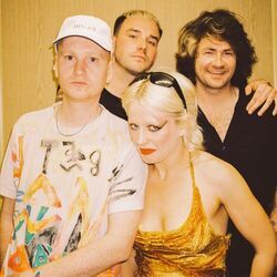 Bailing On Me by Amyl And The Sniffers