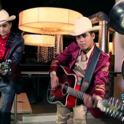 El Toro Encartado by Ariel Camacho