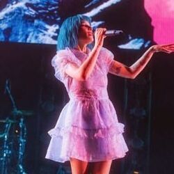 Carry The Weight Live Chords by Halsey