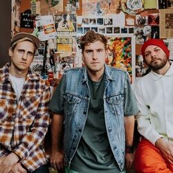 The Walls Intro by Rare Americans