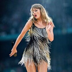 Taylor Swift chords for Long live - new years day - the manuscript live